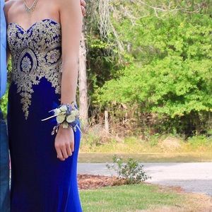 Maxi embroidered formal dress